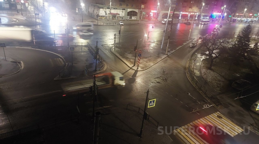Общество У Ленинградского моста в Омске отключились светофоры