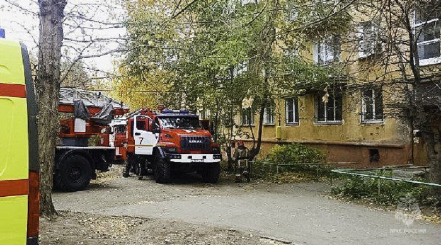 В Омске загорелась квартира с ребенком внутри В Омске загорелась квартира с ребенком внутри