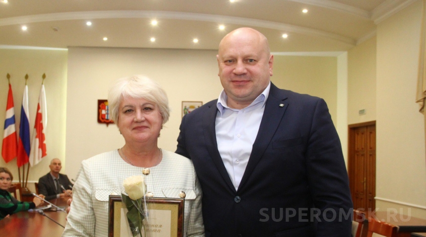 Мэр Шелест наградил омичей за помощь в благоустройстве города Мэр Шелест наградил омичей за помощь в благоустройстве города