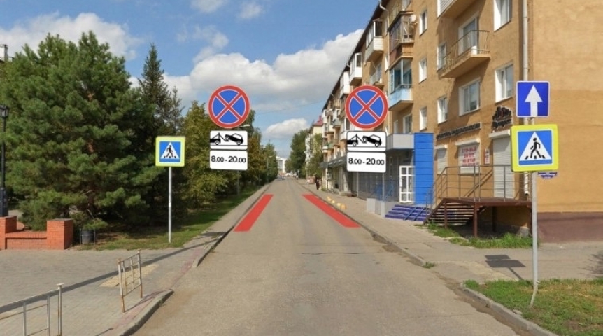 В Омске запретили парковку у супермаркета В Омске запретили парковку у супермаркета