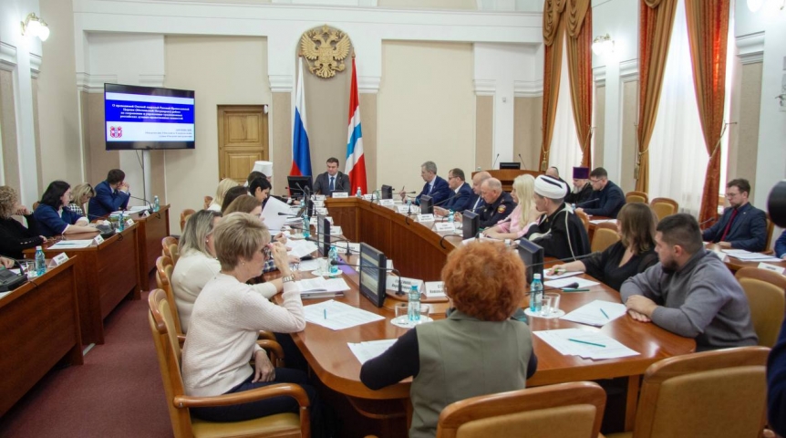 Главное Артемов и Хоценко обсудили сохранение и укрепление духовно-нравственных ценностей в Омской области