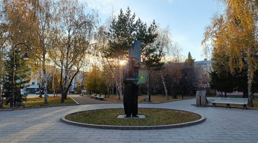 Новости культуры Скульптор и художник Капраловы покрасят памятник Федору Достоевскому в Омске