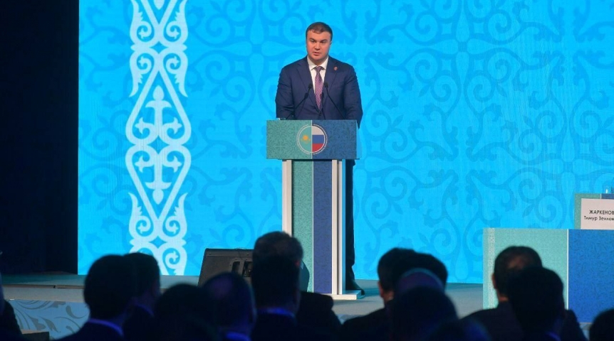Власть Омский губернатор Хоценко выступил на ХХ Форуме межрегионального сотрудничества России и Казахстана