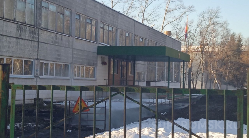 Происшествия в Омске Из-за взрывного прорыва трубы залило школу в Советском округе Омска