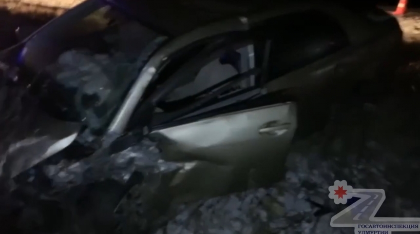 Появилось видео с места жесткого ДТП в Удмуртии с участием семейной пары из Омска Появилось видео с места жесткого ДТП в Удмуртии с участием семейной пары из Омска