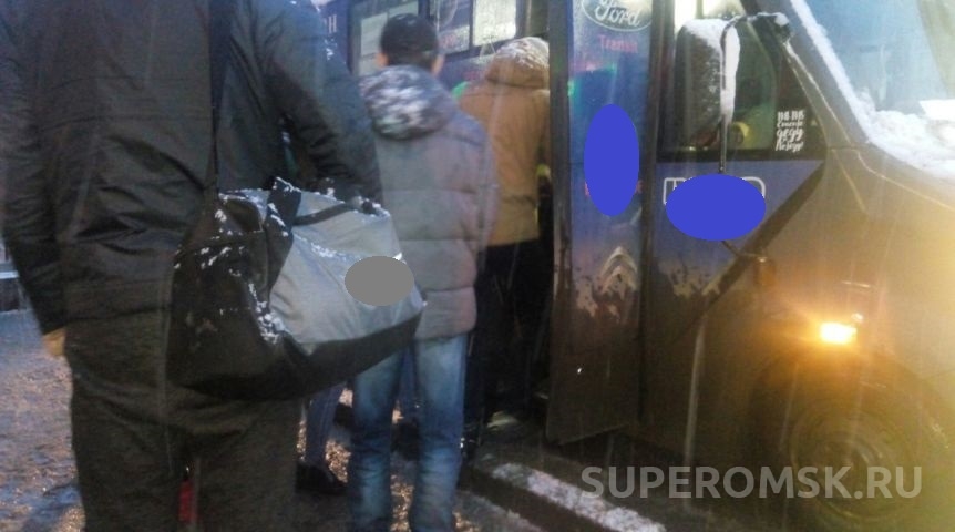 Общество Ехать или не ехать: А вы знаете, что происходит внутри омской маршрутки?