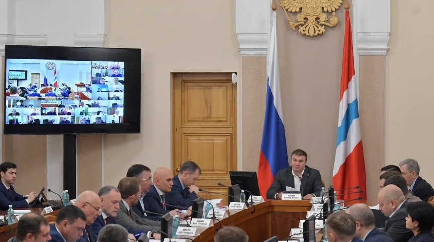 Власть Хоценко дал поручение перед сильным похолоданием и снегопадами в Омской области