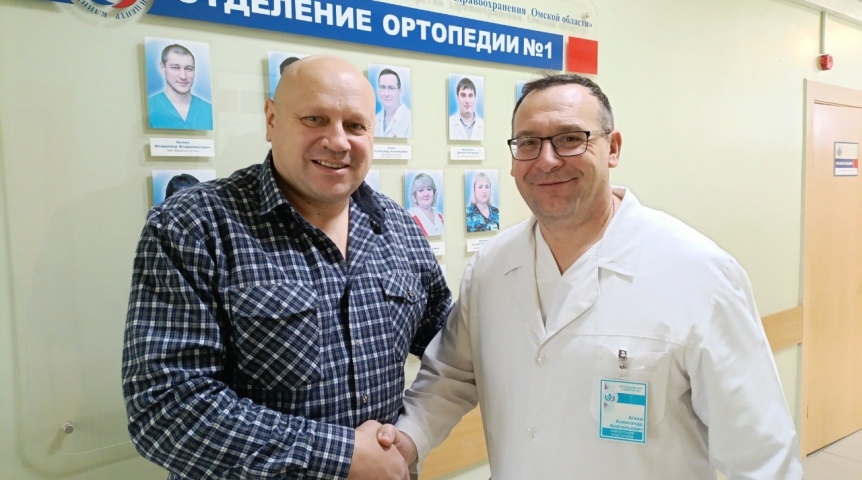 Мэр Омска Шелест поблагодарил своих врачей после операции Мэр Омска Шелест поблагодарил своих врачей после операции