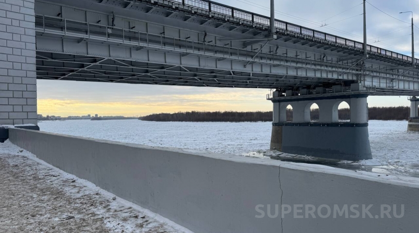 Общество На Ленинградском мосту Омска замечены признаки разрушения