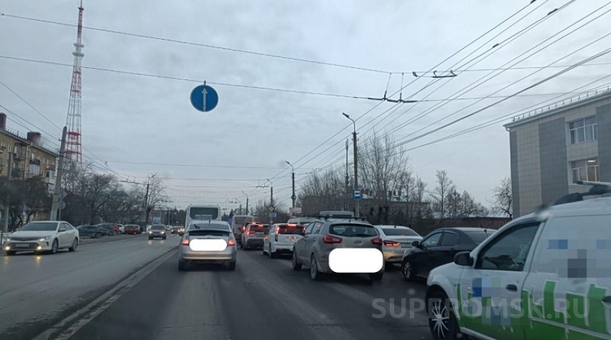 Мэрия Омска прокомментировала игнорирование автобусами остановки СибАДИ Мэрия Омска прокомментировала игнорирование автобусами остановки СибАДИ