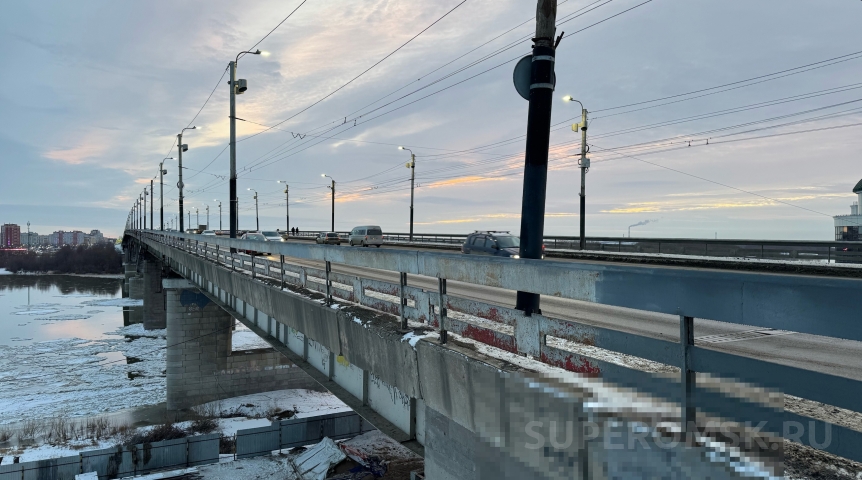 Общество Возле моста у омского Телецентра появилась похабная «достопримечательность»