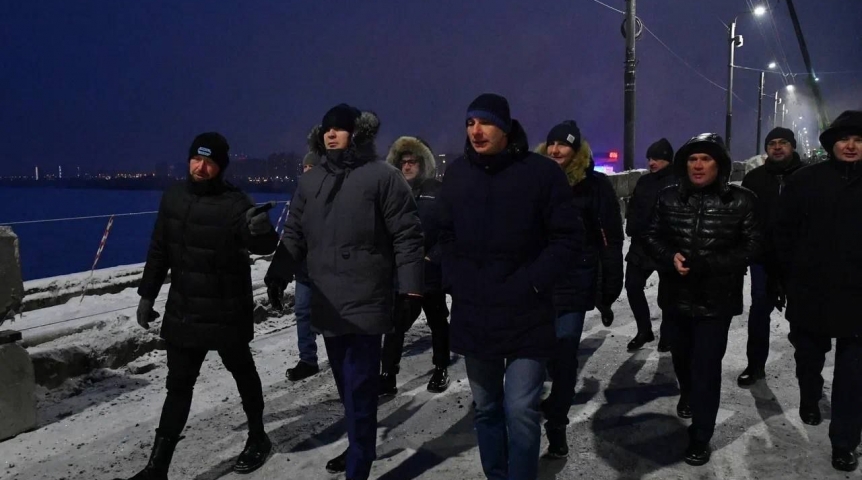 Омский губернатор Хоценко проверил организацию движения на мосту им. 60-летия ВЛКСМ Омский губернатор Хоценко проверил организацию движения на мосту им. 60-летия ВЛКСМ