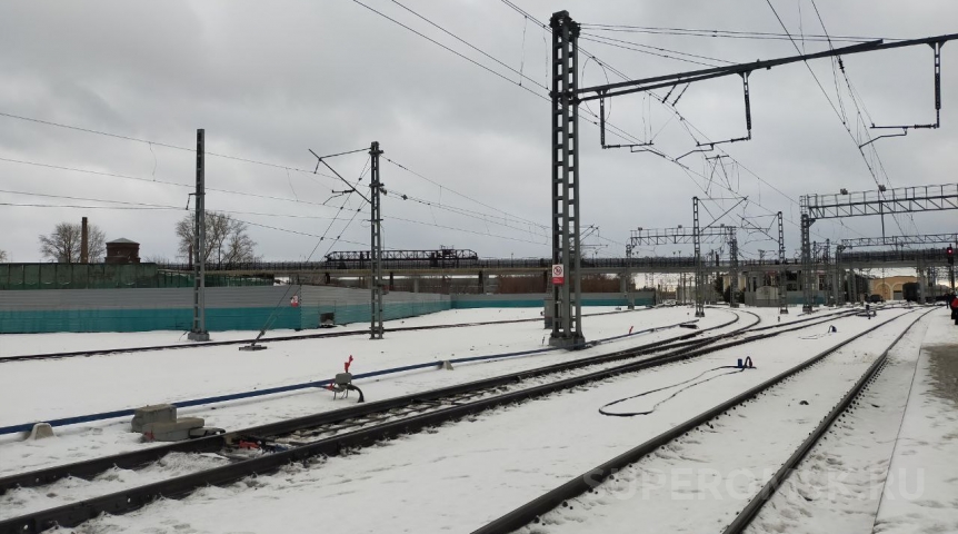 Происшествия в Омске Молодая жительница Омской области попала под товарняк и выжила