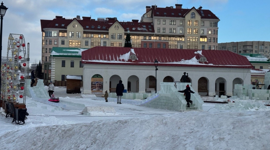 В Омской крепости открыли первые горки В Омской крепости открыли первые горки