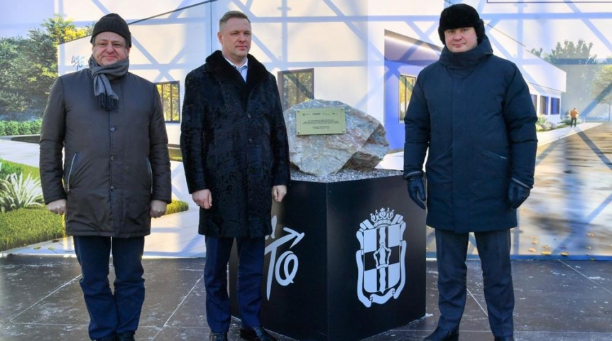 Виталий Хоценко заложил в Омске первый камень Центра протезирования для участников СВО Виталий Хоценко заложил в Омске первый камень Центра протезирования для участников СВО