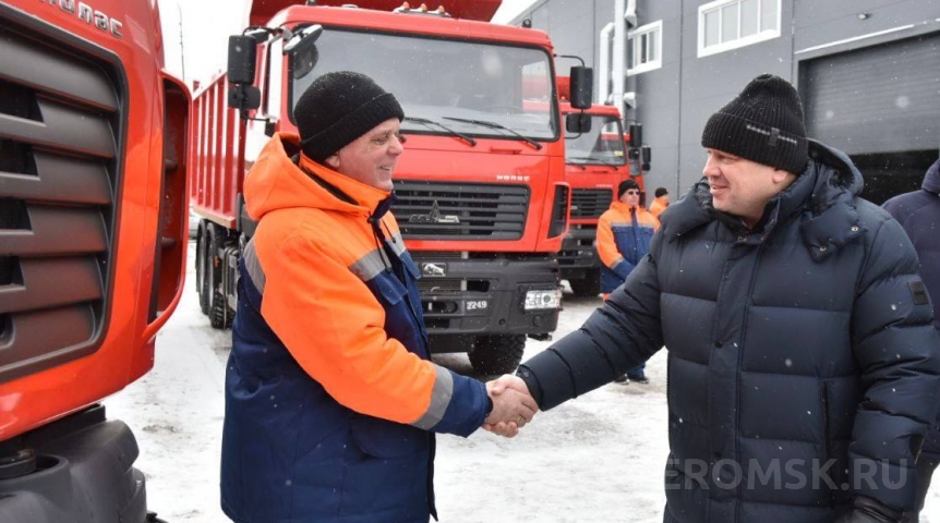 Мэр Шелест показал новую партию белорусской техники для омских дорог Мэр Шелест показал новую партию белорусской техники для омских дорог