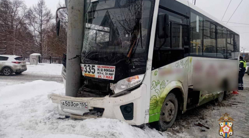 Происшествия в Омске Известны подробности жуткого ДТП с автобусом в Омске