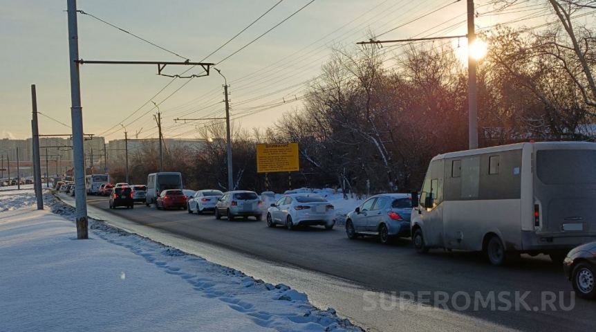 На мосту у Телецентра в Омске заработало реверсивное движение На мосту у Телецентра в Омске заработало реверсивное движение