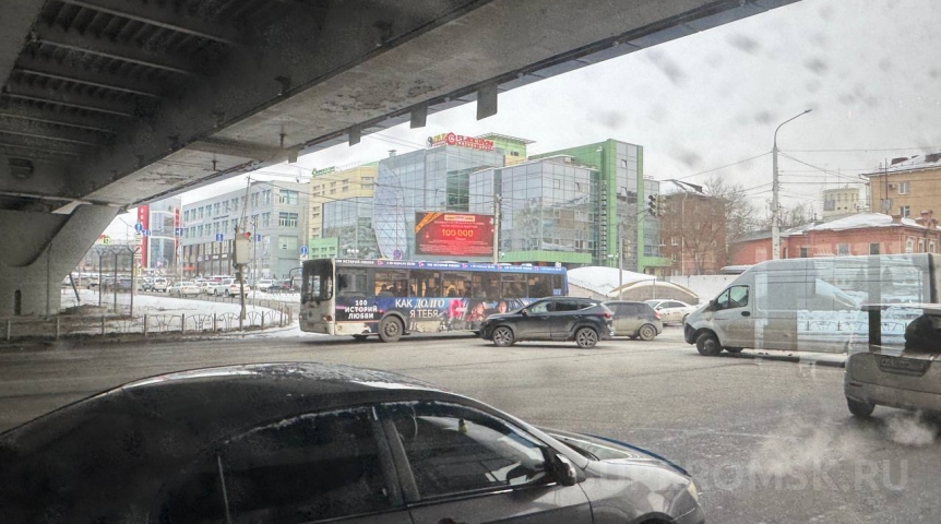 Автоновости Из-за ДТП под метромостом в центре Омска скопилась крупная пробка