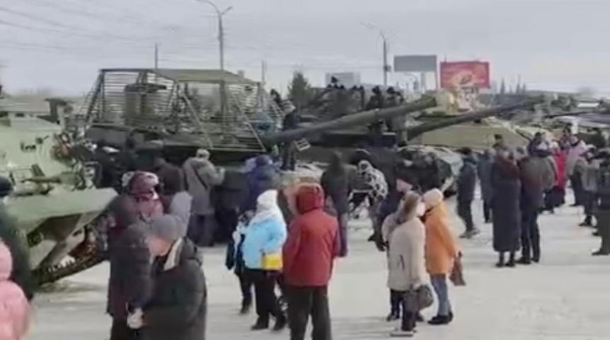 В Омске выставили напоказ западную трофейную технику с СВО В Омске выставили напоказ западную трофейную технику с СВО