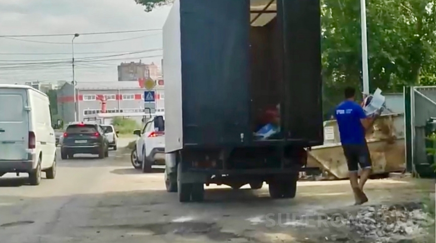 В Омске нашли виновников в подбросе строительных отходов в контейнеры для ТКО В Омске нашли виновников в подбросе строительных отходов в контейнеры для ТКО