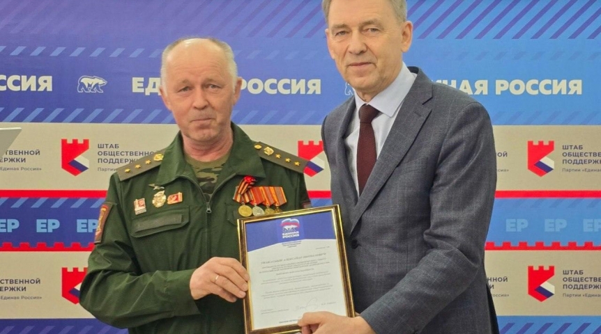 Спикер областного парламента Александр Артемов поблагодарил омских волонтеров за помощь бойцам СВО Спикер областного парламента Александр Артемов поблагодарил омских волонтеров за помощь бойцам СВО
