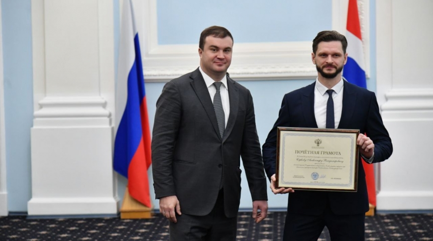 Власть Перед Днем защитника Отечества Виталий Хоценко вручил омичам государственные награды