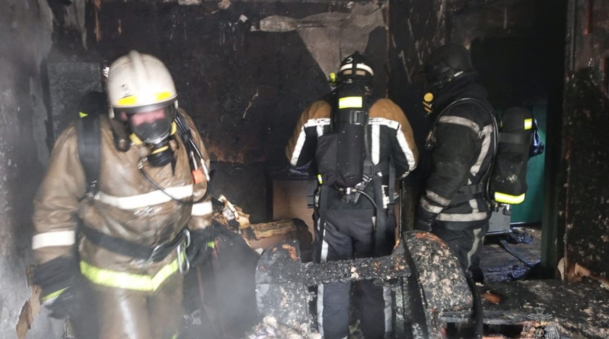Появились кадры с крупного пожара на проспекте Маркса в Омске