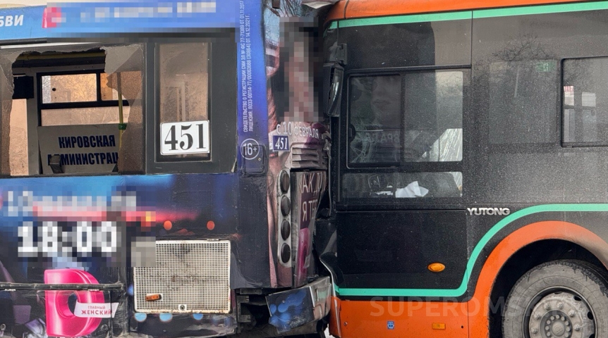 11 человек пострадали в массовом столкновении автобусов и автомобилей в Омске