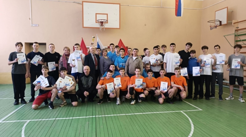 Общество Школьники Октябрьского округа проверили свои силу и выносливость