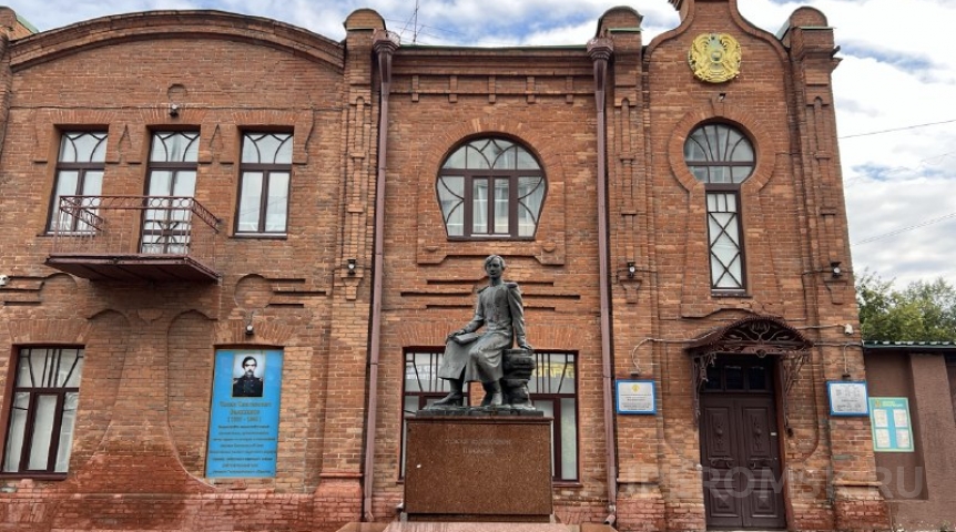 Общество В Омске временно закроют консульство Казахстана