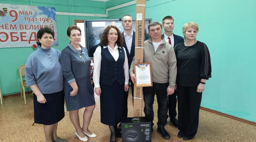 Общество В школе № 141 прошел патриотический концерт