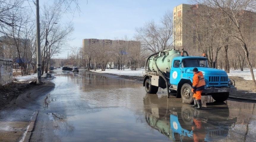 Мэр Омска Шелест напомнил телефоны для обращения по откачке воды с улиц Мэр Омска Шелест напомнил телефоны для обращения по откачке воды с улиц