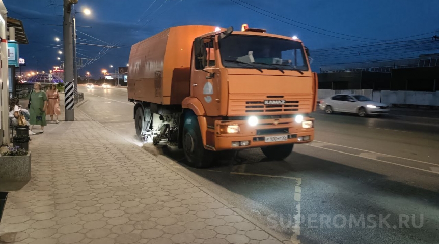 В Омске оценили готовность дорожной техники к лету В Омске оценили готовность дорожной техники к лету