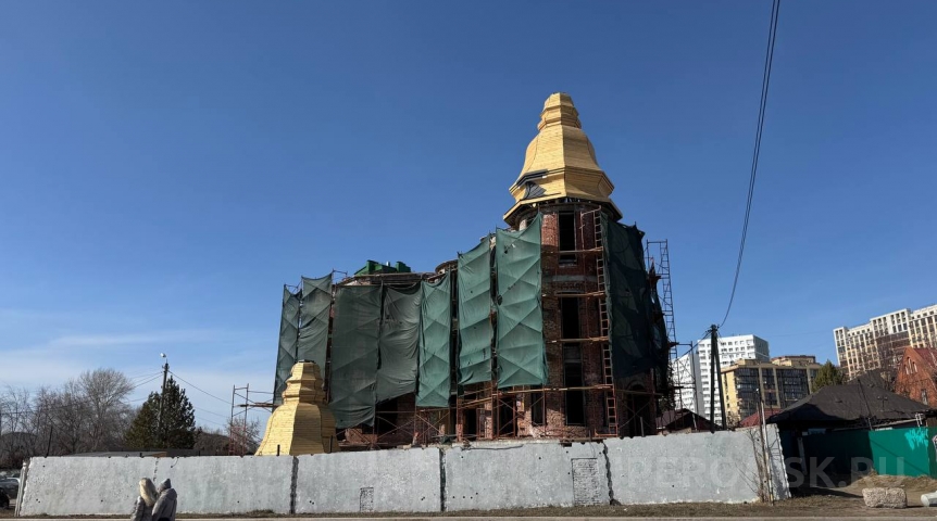 На «Зеленом острове» Омска, похоже, строят ресторан На «Зеленом острове» Омска, похоже, строят ресторан