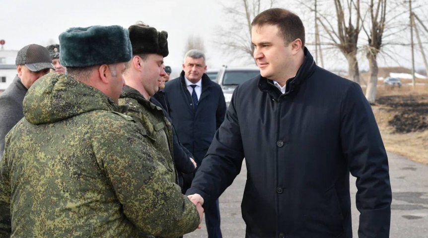 Губернатор Хоценко оценил систему подготовки специалистов по беспилотникам в Омске Губернатор Хоценко оценил систему подготовки специалистов по беспилотникам в Омске