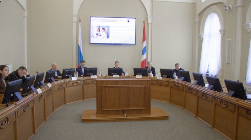 Главное Вопросы сохранения здоровья омичей обсудили депутаты областного парламента на профильном комитете