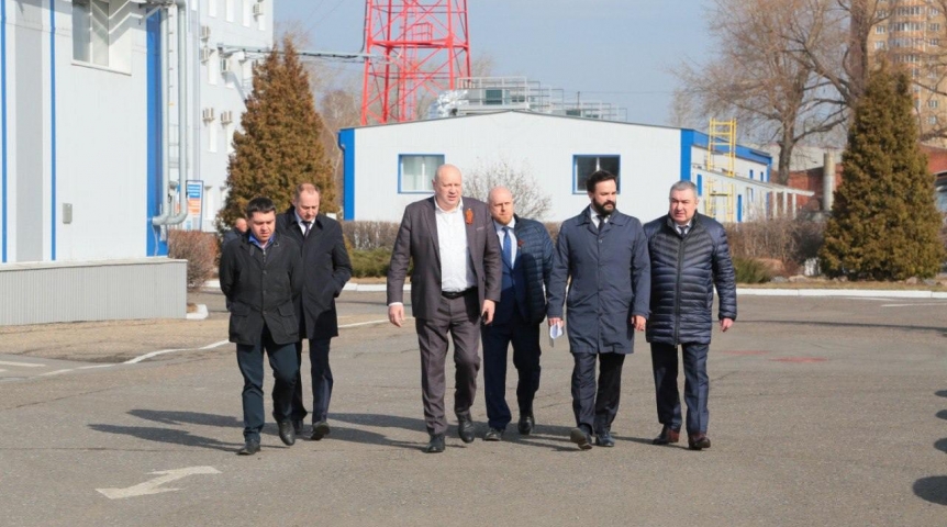 Власть Губернатор и мэр получили щедрый подарок от нефтяников