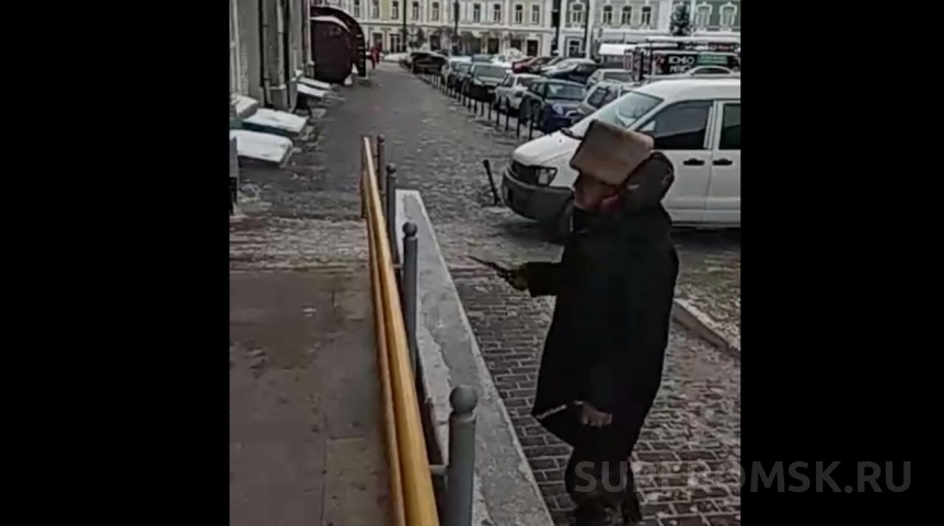 Центровой омский бомж-акционист Костян попал за решетку Центровой омский бомж-акционист Костян попал за решетку