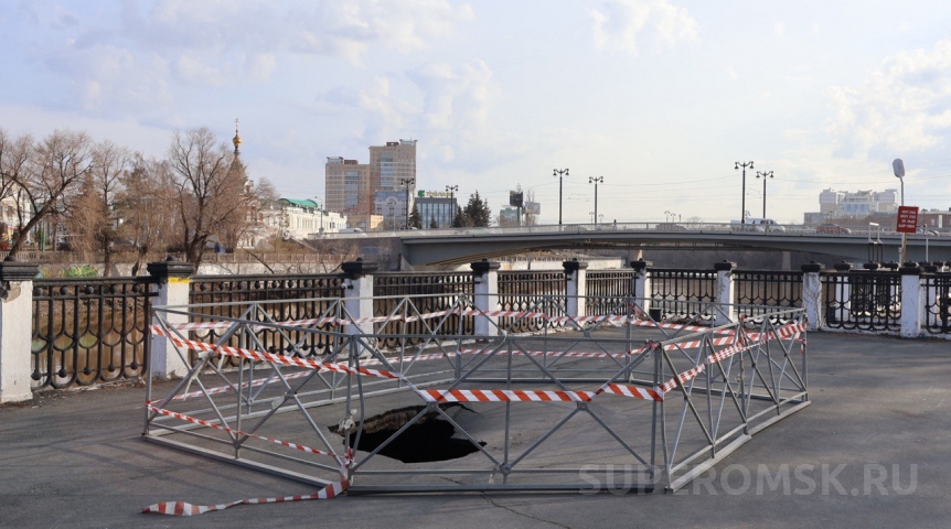 В Омске перекрыли участок набережной Оми В Омске перекрыли участок набережной Оми