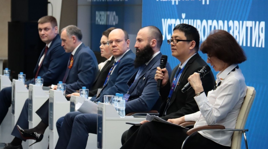 Виталий Хоценко оценил итоги первого Международного форума практик устойчивого развития стран ШОС в Омске Виталий Хоценко оценил итоги первого Международного форума практик устойчивого развития стран ШОС в Омске
