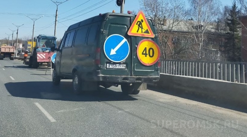 В Омске к Радонице отремонтировали дорогу у кладбища В Омске к Радонице отремонтировали дорогу у кладбища