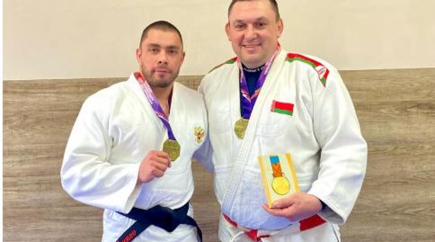Новости спорта Стоматолог Коршунов по дороге в Омск с научного кубка взял золото по дзюдо