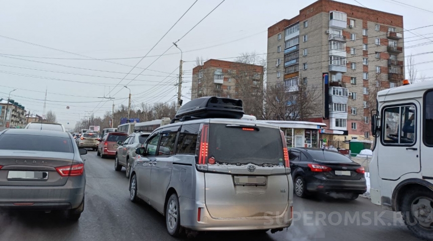 Омские улицы 2 апреля сковали «жесткие» пробки Омские улицы 2 апреля сковали «жесткие» пробки