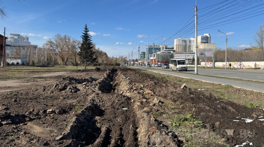 На месте снесенного жилмассива в центре Омска формируют сквер На месте снесенного жилмассива в центре Омска формируют сквер