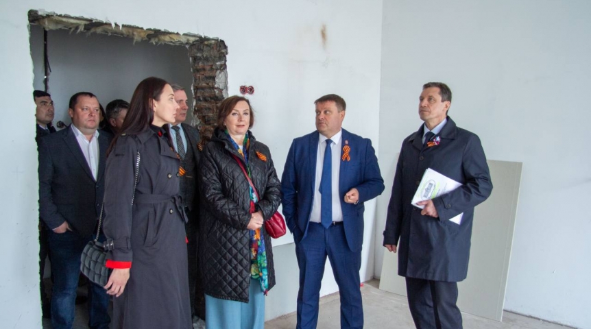 Депутаты областного парламента посетили строящийся Госпиталь для ветеранов войн в Омске Депутаты областного парламента посетили строящийся Госпиталь для ветеранов войн в Омске