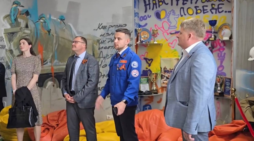 Важное Депутаты областного парламента провели заседание комитета на базе современного пространства студотрядов