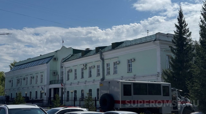 Стала известна причина появления машины Росгвардии у здания омской прокуратуры Стала известна причина появления машины Росгвардии у здания омской прокуратуры
