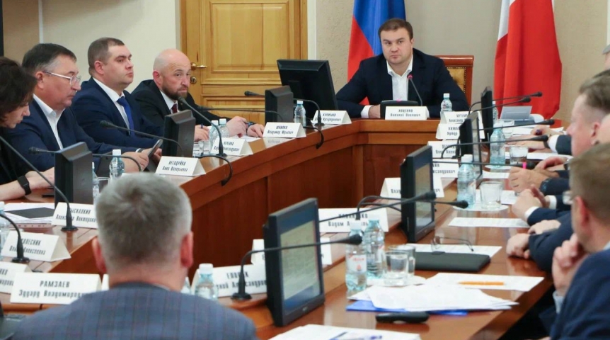 Власть Омский губернатор Хоценко заявил о планах по газификации домов в районах области