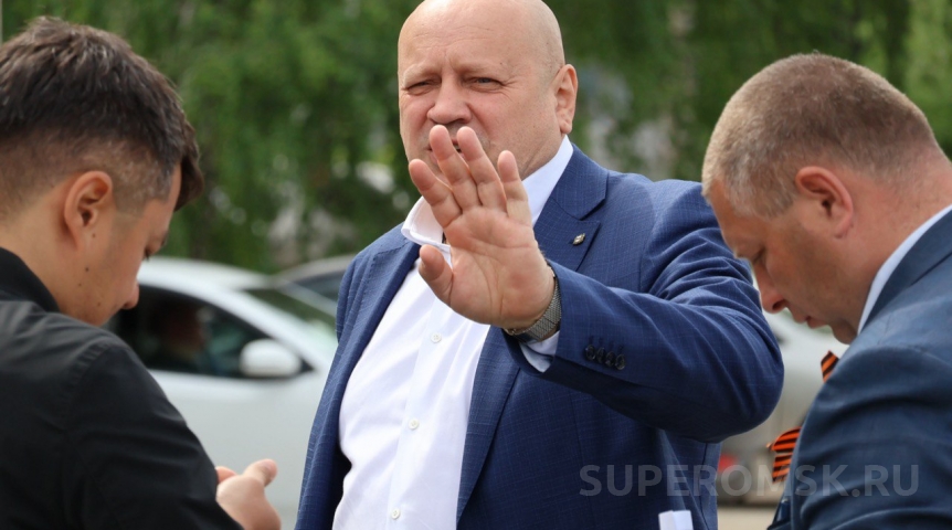 Власть Мэр Омска Шелест рассказал о мошенниках, орудующих от его имени